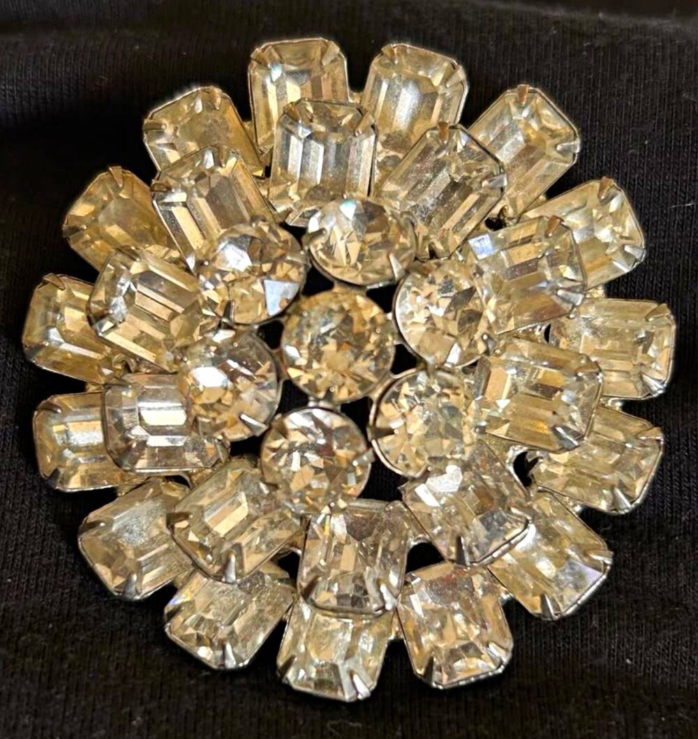 Stunning Vintage WEISS Clear Rhinestone Brooch – 2” Dimensional Statement Pin